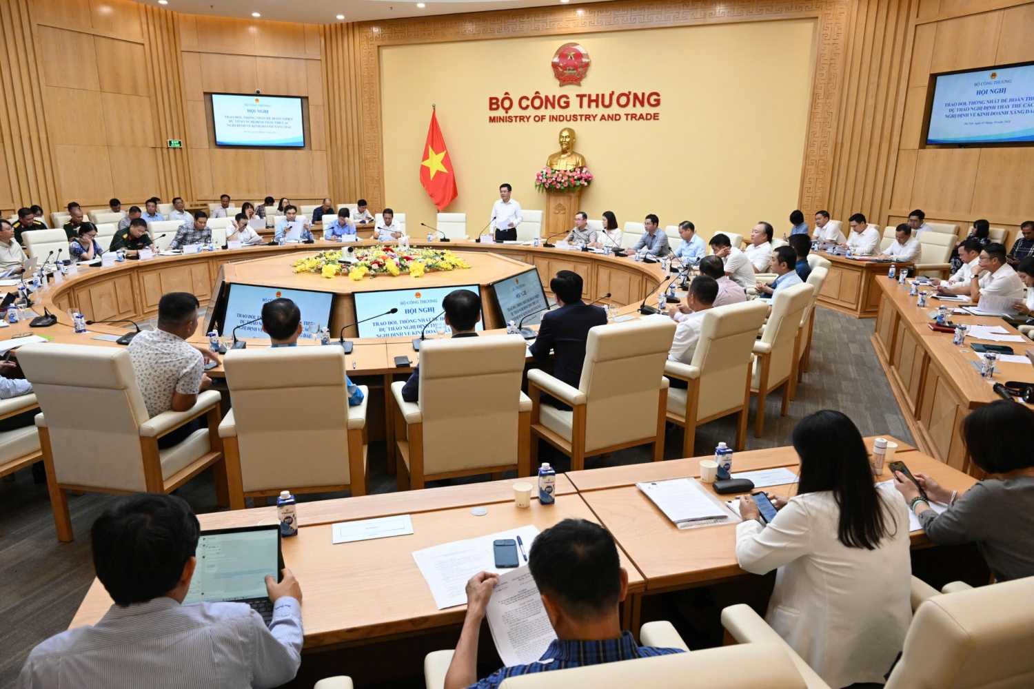 Bộ Công Thương tổ chức Hội nghị về Dự thảo Nghị định kinh doanh xăng dầu